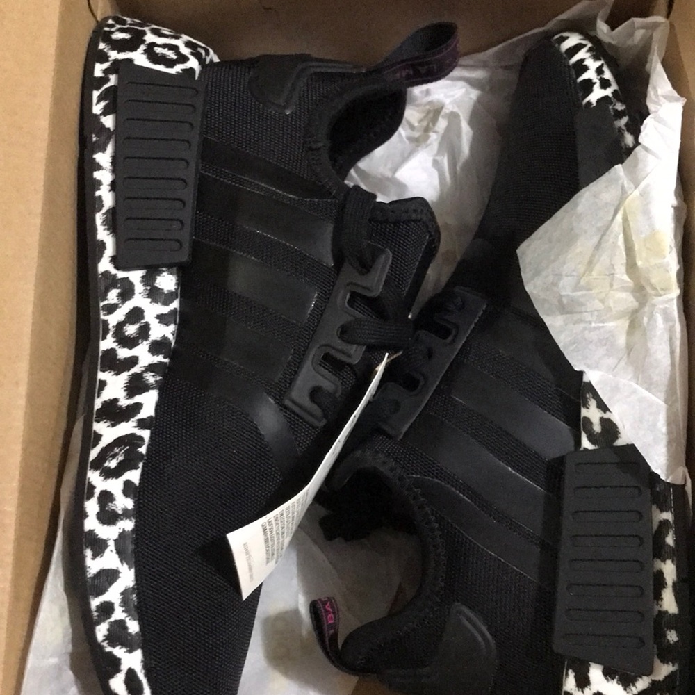 New Addias NMD_R1 W NEW BNIB 6.5 youth /8 womens NEW BNIB 🌟